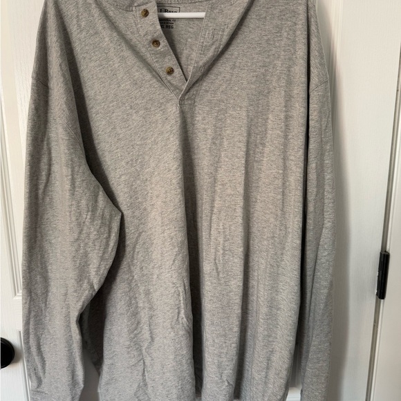 L.L. Bean Gray Knit Long Sleeve with V-Neck and Relaxed Fit - Picture 1 of 6